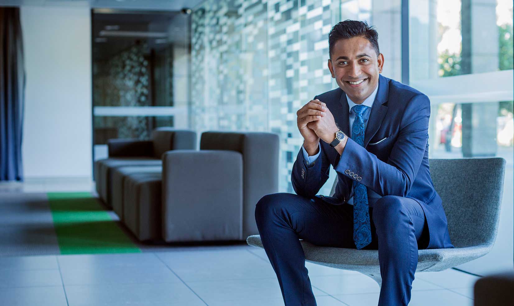 happy-buisness-person-waiting-for-meeting